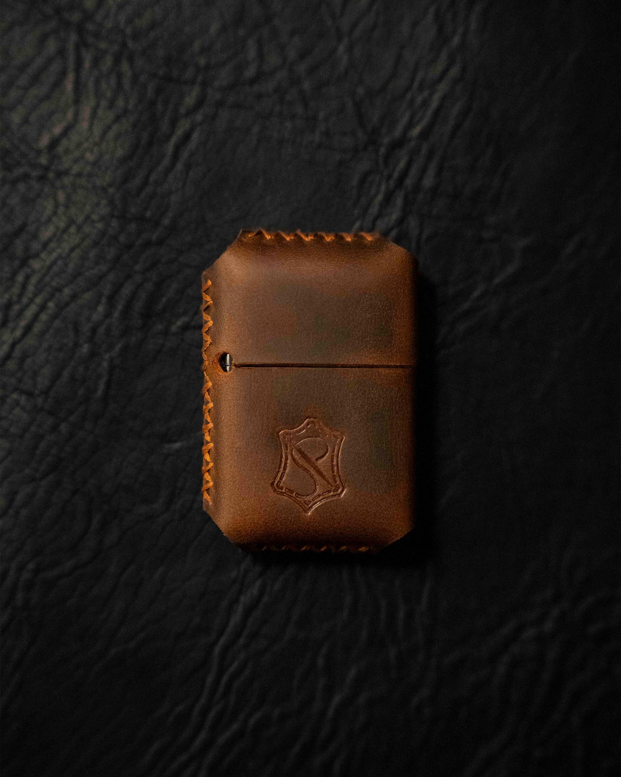 Deri kılıflı çakmak