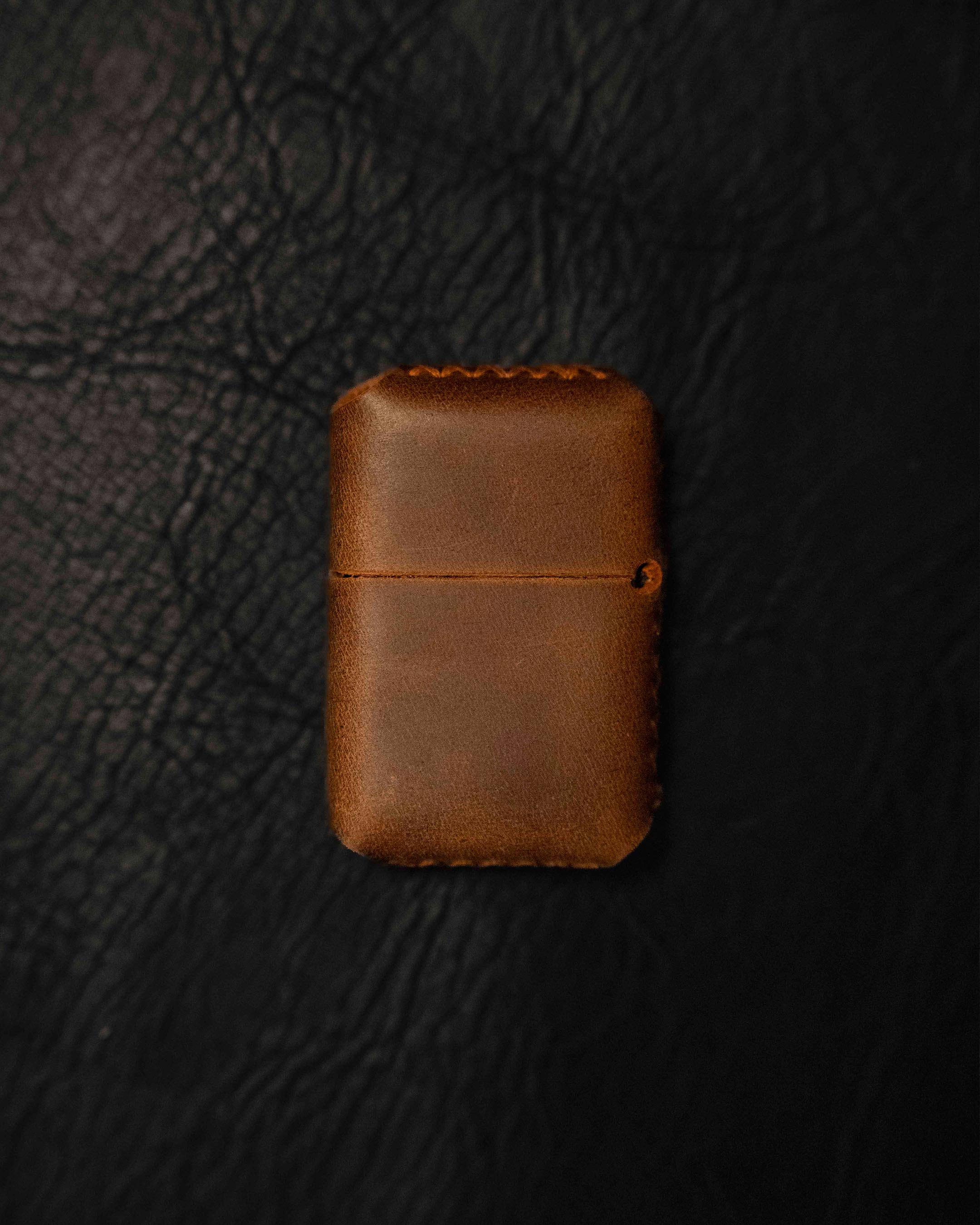 Deri kılıflı çakmak