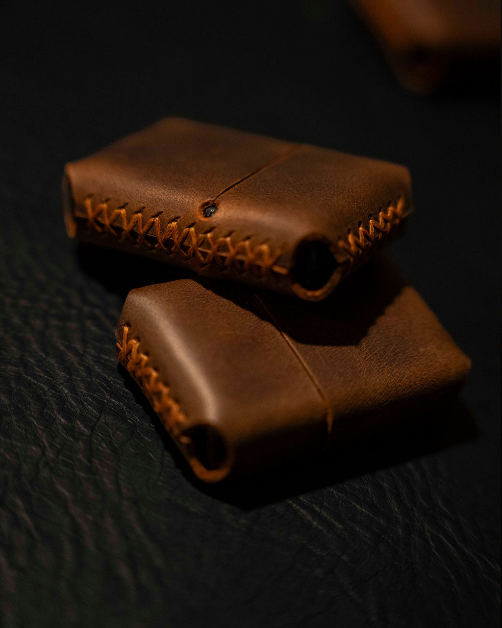 Deri kılıflı çakmak