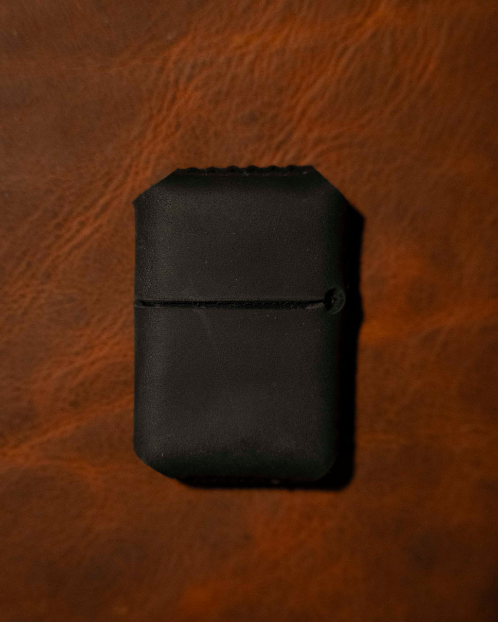 Deri kılıflı çakmak